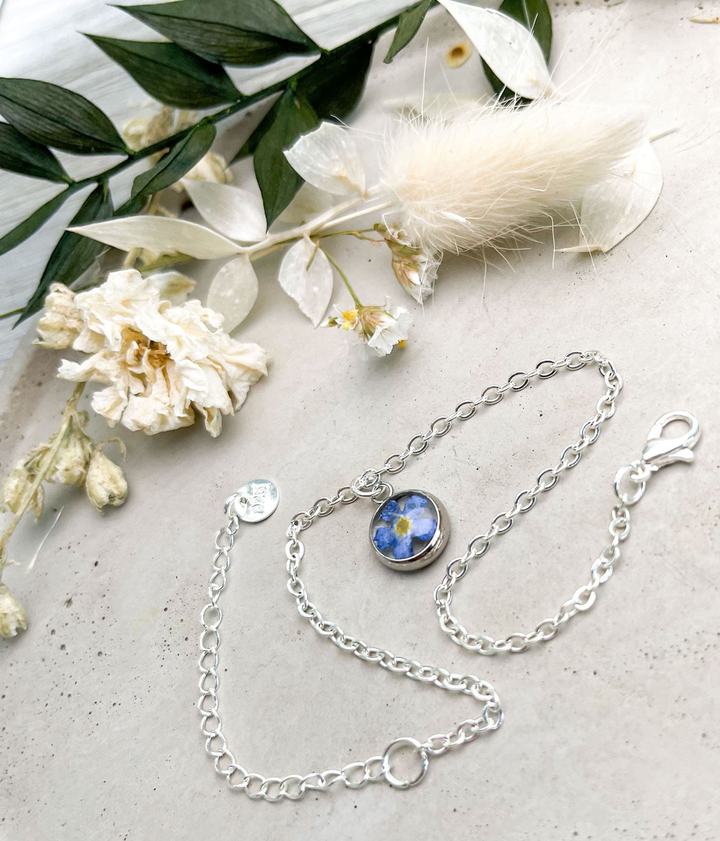 Kette Anhänger Schmuck Vergissmeinnicht Vergiss mein nicht Blume Blüte Gießharz Kristall silber gold Blumenanhänger Blumenschmuck Hochzeit Brautjungfer Blumenkind Geschenk Erinnerung Erinnerungsstück rund