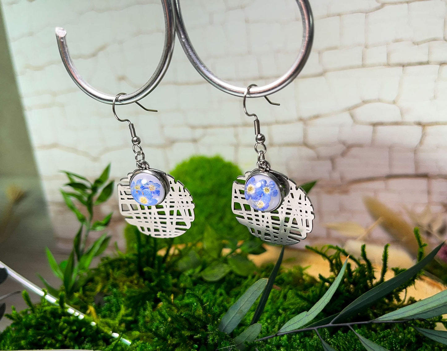 Ohrringe Ohrstecker Anhänger Schmuck Vergissmeinnicht Vergiss mein nicht Blume Blüte Gießharz Kristall silber gold Blumenanhänger Blumenschmuck Hochzeit Brautjungfer Blumenkind Geschenk Erinnerung Erinnerungsstück Struktur einbetten eingießen