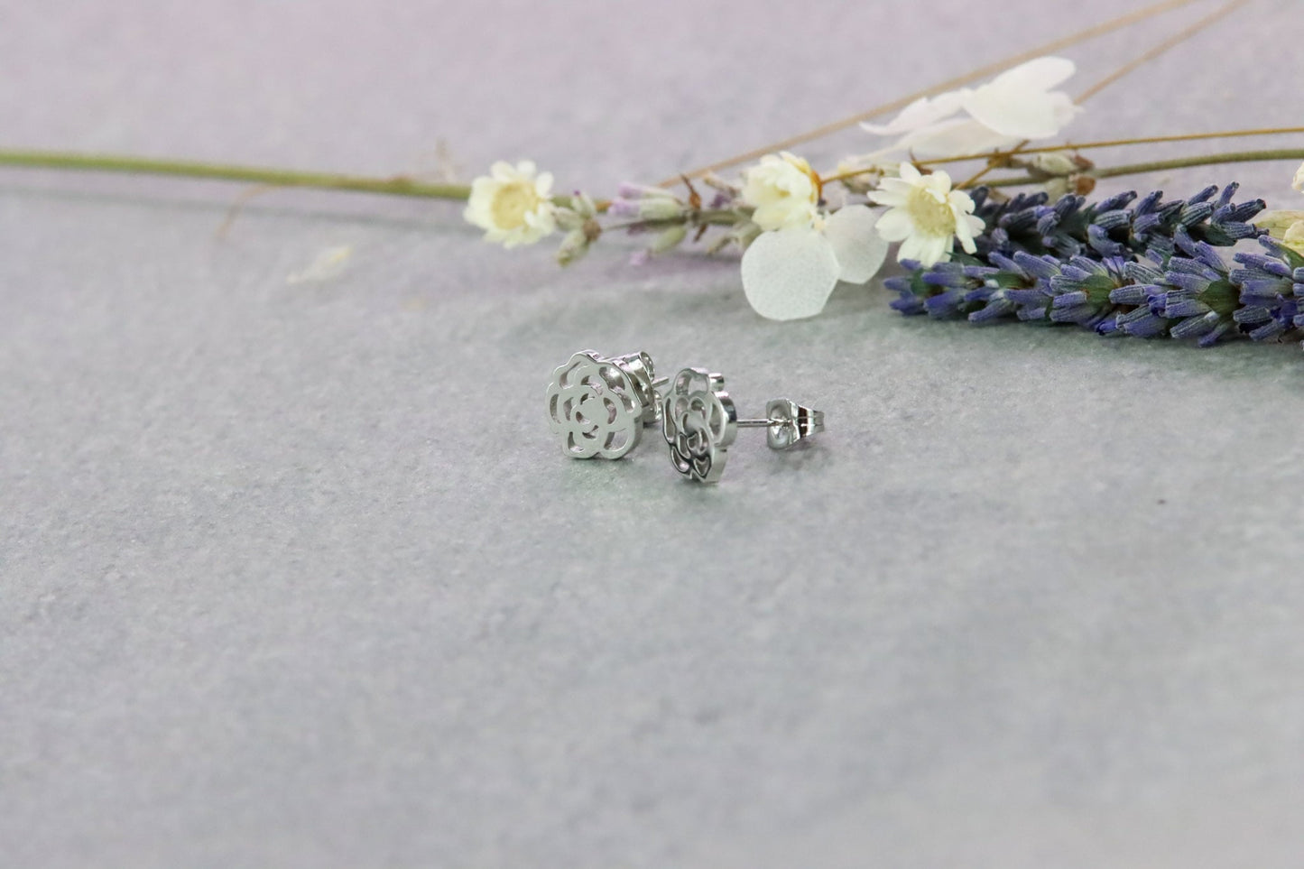 Rosen Ohrringe silber silver Schmuck jewelry earstuds stainlesssteel Edelstahl shiny glänzend romantic romantisch elegant valentino Geschenkidee roses Ohrstecker