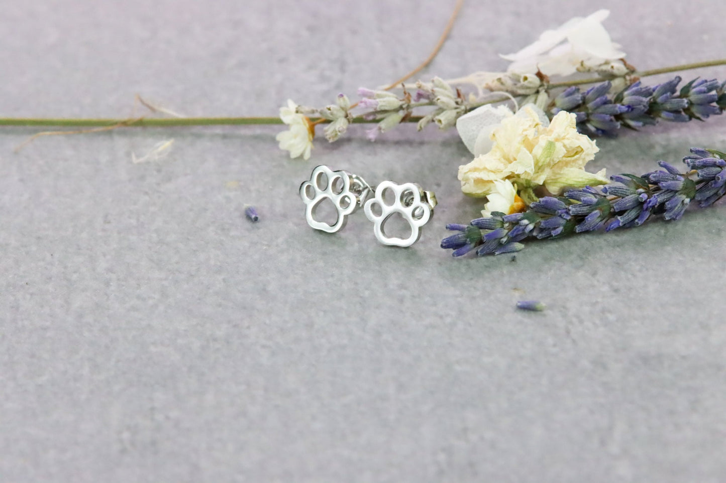 Pfoten silber silver Schmuck Ohrringe earstuds animal paws Ohrstecker jewelry stainlesssteel Edelstahl cute dogpaws catpaws Katzenpfoten shiny kawaii glänzend Hundepfoten