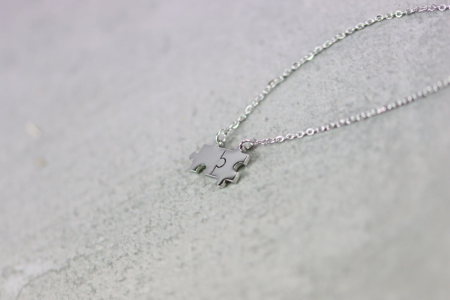 Puzzlestück Halskette silber silver Schmuck Edelstahl stainlesssteel jewelry youcompleteme Puzzle Pärchen unzertrennlich Geschenkidee Freundin girlfriend shiny glänzend