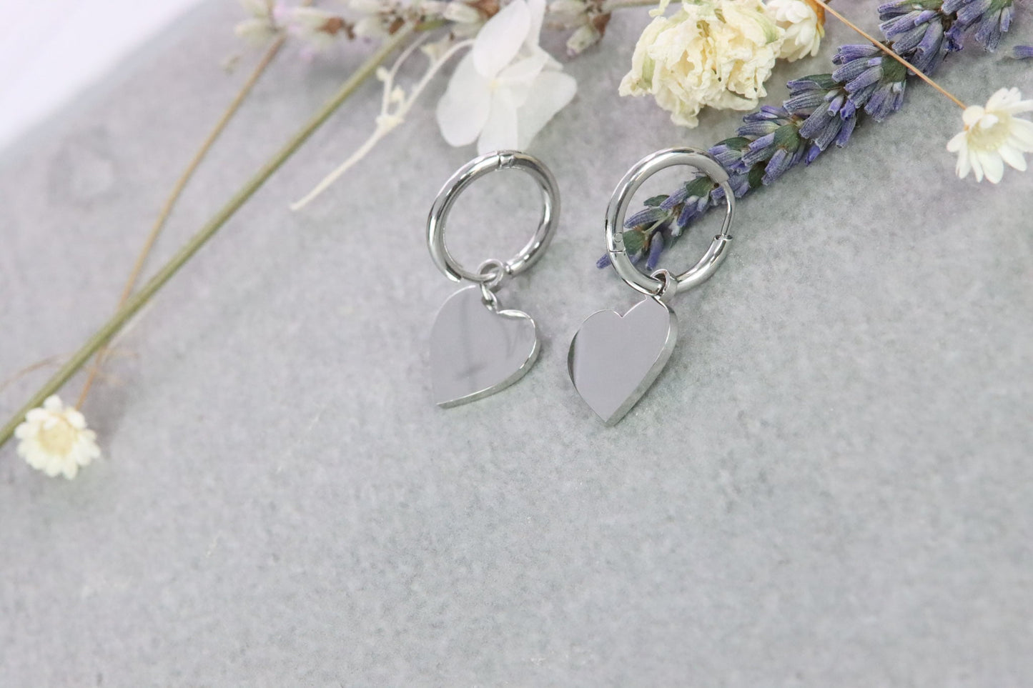 Herz Ohrringe Creolen silber silver Heart Schmuck jewelry glänzend shiny Heartshaped earrings romantic romantisch girlfriend Geschenkidee Freundin girly