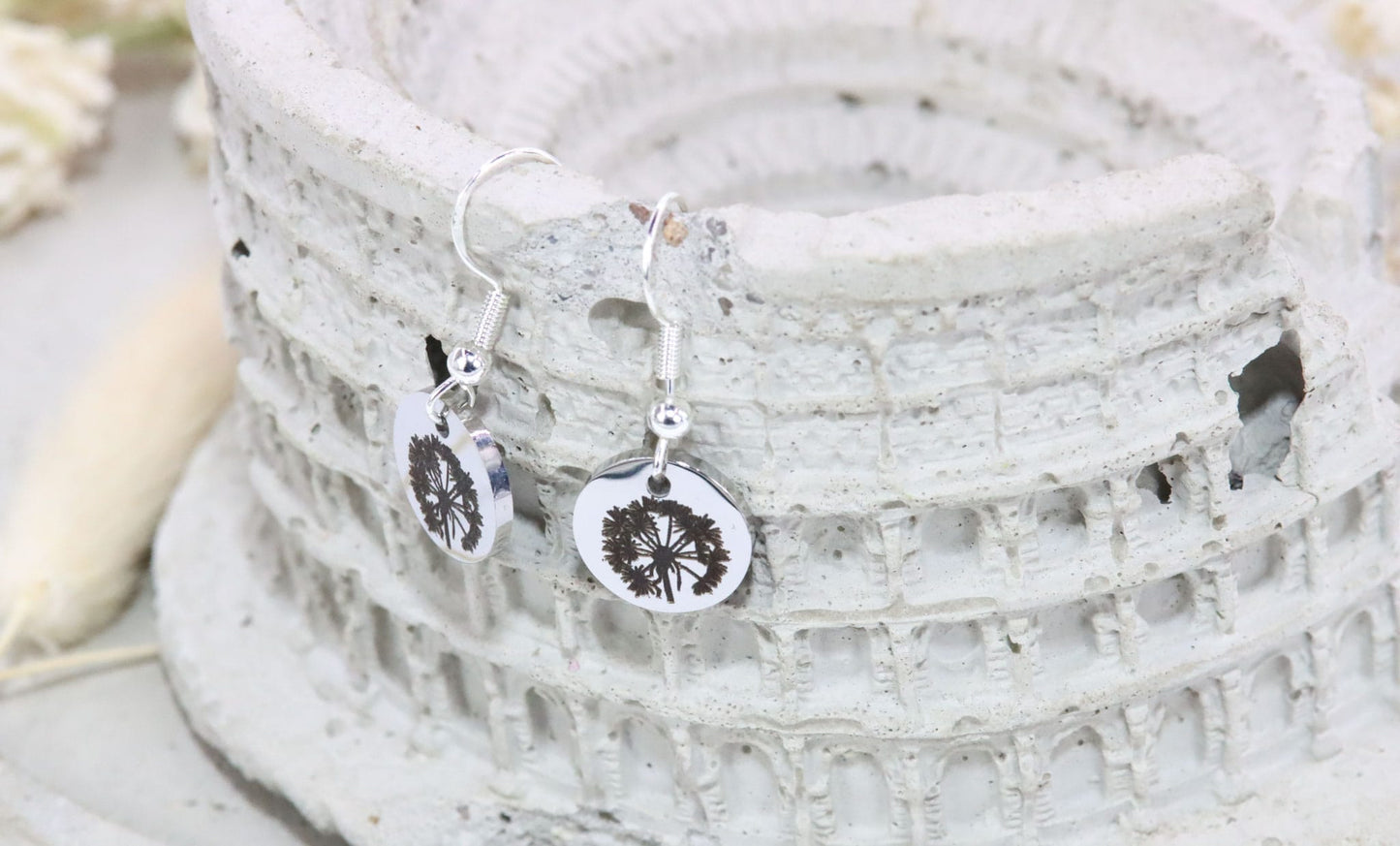 Pusteblume Blume Löwenzahn Wunscherfüller Schmuck Anhänger Gravur Partner Muttertag Mutter Freundin gold silber roségold Armband Anhänger Kette Halskette Gliederkette Trockenblume modern boho vintage Geschenk Geburtstag personalisiert Plättchen Name Gedankenwunder Manufaktur Ohrringe