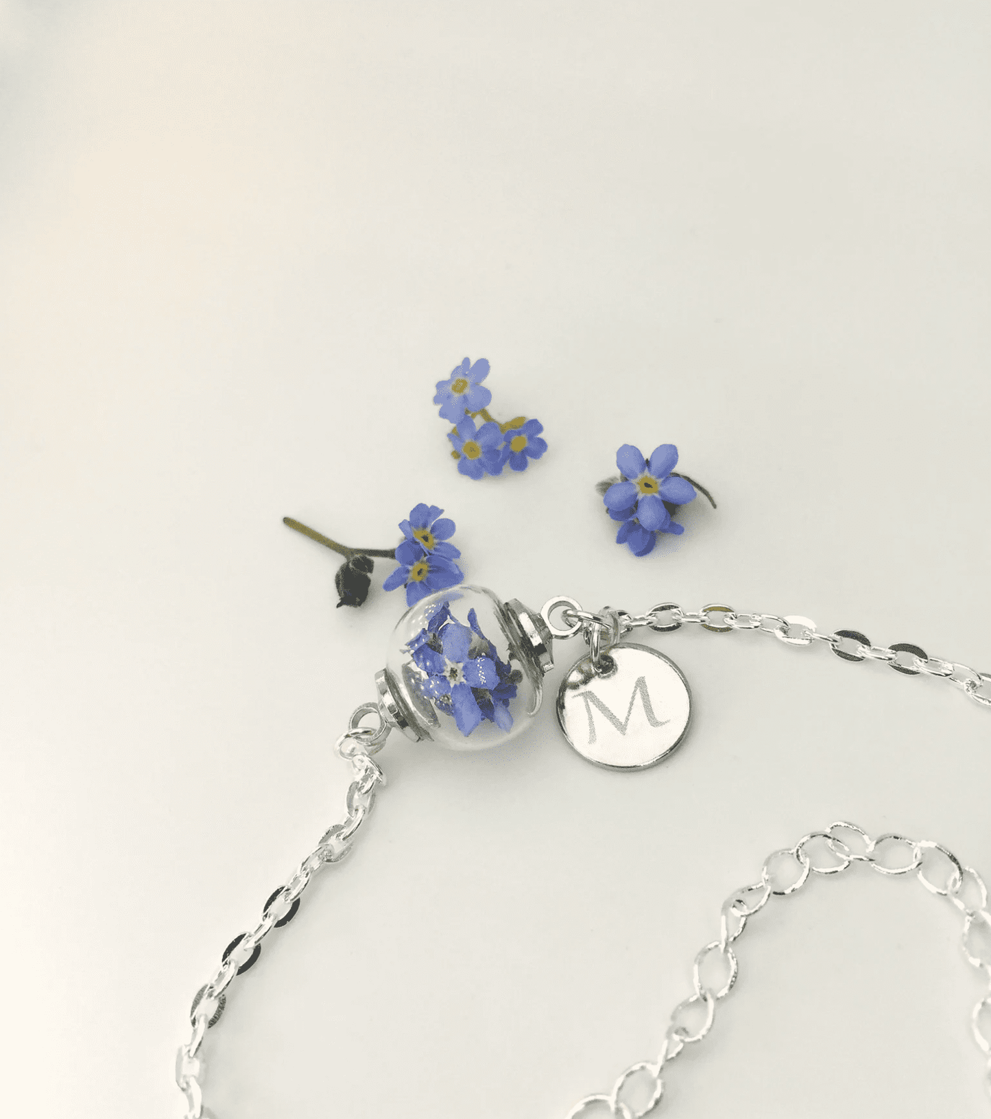Vergissmeinnicht Armband Glaskugel Schmuck silber silver bracelet jewelry Naturschmuck Gravur personalisisert Buchstabe Charm Anhänger Geschenkidee Taufe Hochzeit personalized