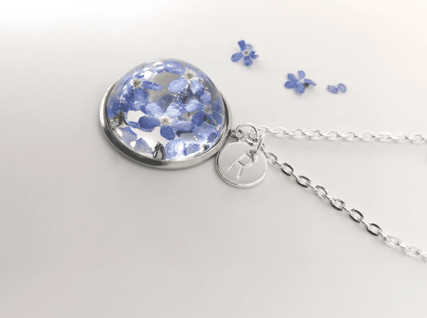 Vergissmeinnicht Cabochon Anhänger Naturschmuck silber Halskette personalisiert Schmuck Buchstaben personalized Epoxidharz Geschenkidee