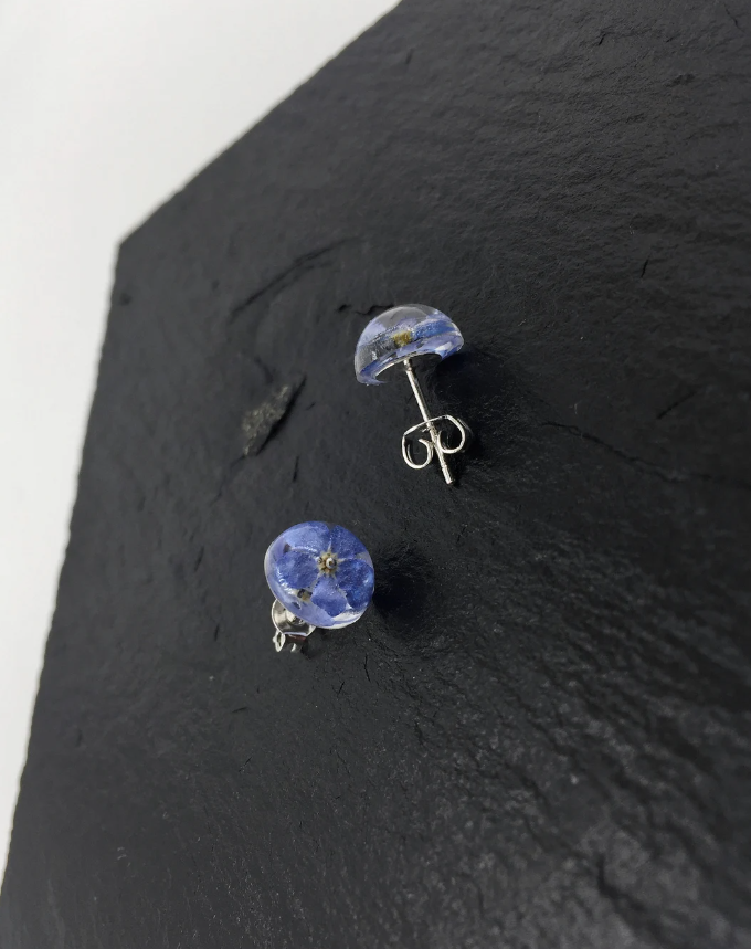 Vergissmeinnicht forgetmenot Ohrstecker earrings Schmuck silber silver Naturschmuck Epoxidharz Ohrringe earstuds elegant flowers