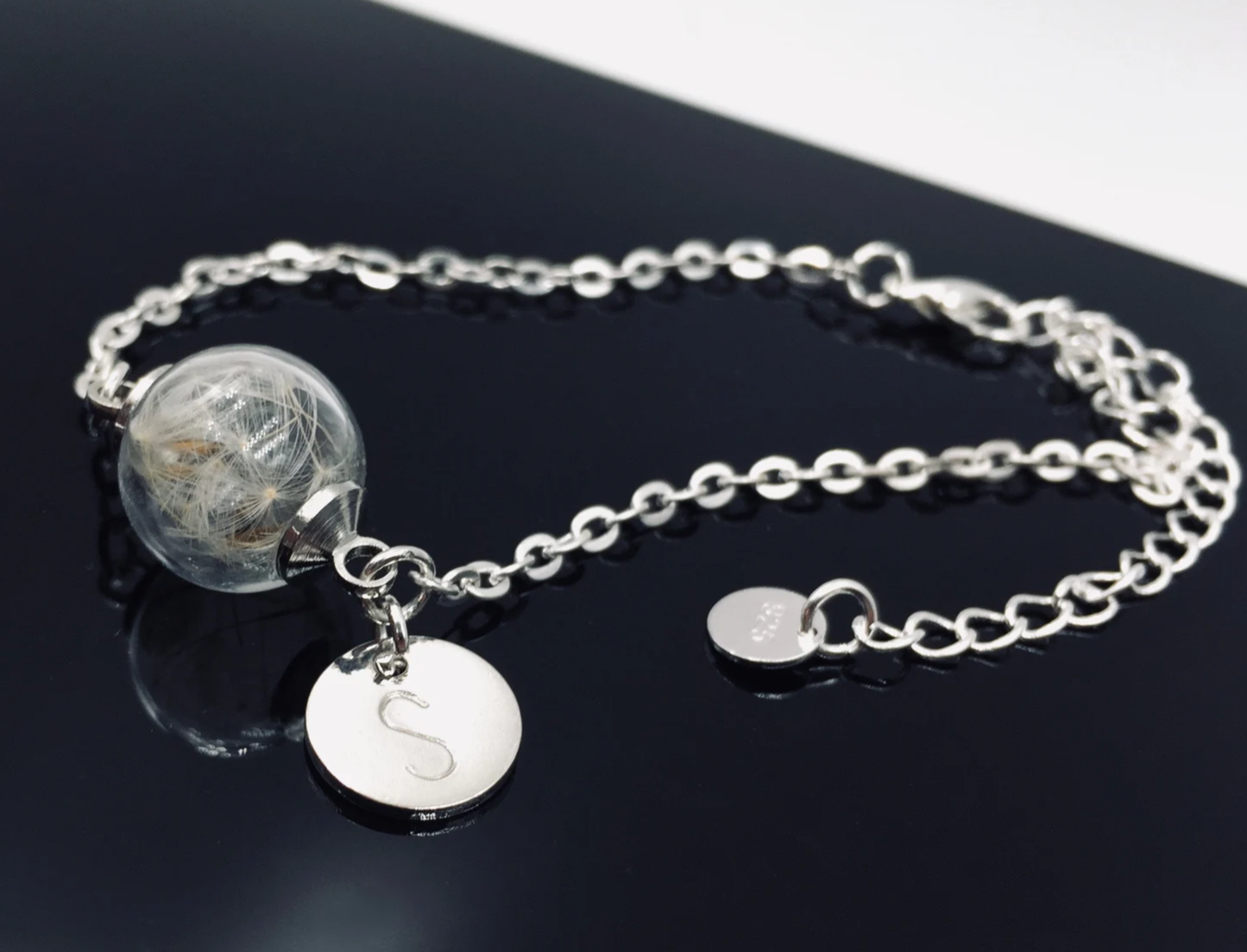 Pusteblume Dandelion Armband silber silver Schmuck bracelet personalisiert Blättchen Buchstabe personalized jewelry Naturschmuck Geschenkidee Taufe Hochzeit Brautjungfer Glaskugel