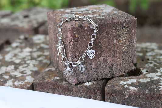 Edelstahl 925 Silber Bettelarmband Hochglanz poliert Schmuckpflege Pflege Geschenk Erinnerung wertvoll Charms Charm Armreif Armband Armbänder Armschmuck trend Stil Design Schmuckdesigner Designer Schmuck günstig preiswert hochwertig Elegant Unikat Auswahl Kette Name Datum