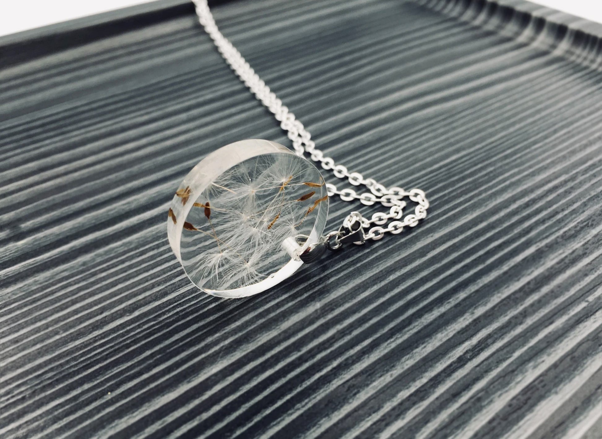 Pusteblume Dandelion Halskette rund silber silver jewelry Epoxidharz Schmuck necklace Naturschmuck unique einzigartig Geschenkidee