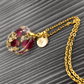 Rosenblüten Epoxidharz Halskette personalisiert Blättchen Buchstabe personalized  gold Schmuck romantisch rosepetals romantic rose petals Rosen Blattgold Geschenkidee rund necklace