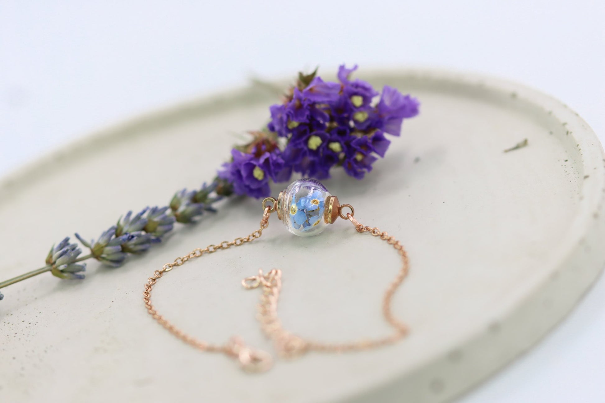 Vergissmeinnicht forgetmenot Rosé Roségold flowers Armband Schmuck jewelry Naturschmuck Geschenkidee Hochzeit Taufe filigran zart bracelet Glaskugel girly