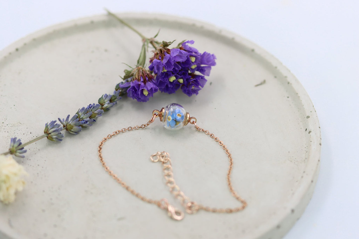 Vergissmeinnicht forgetmenot Rosé Roségold flowers Armband Schmuck jewelry Naturschmuck Geschenkidee Hochzeit Taufe filigran zart bracelet Glaskugel girly