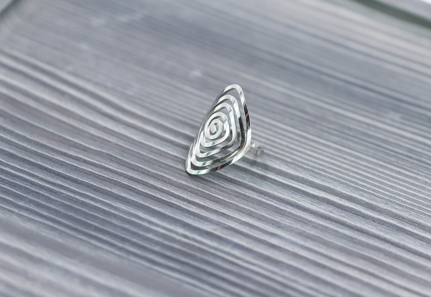 Spiralkreis Ring silber silver Schmuck jewelry Design Neu new ausgefallen Blickfang Edelstahl stainlesssteel Spirale unique eyecatcher glänzend shiny