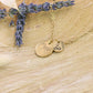 Kreuz Name Datum Hochzeit Brautjungfer Geschenk Blumenkind Erinnerung Glaskugel Halskette Anhänger Schmuck personalisiert Muttertag Freundin Moment  Herz Roségold Valentinstag Herz Schriftart ausgefallen Plättchen gold silber Hand Design Herz Fingerschwur Herz Hände Rock Fingerkreuz Finger Peace Frieden Geste 
