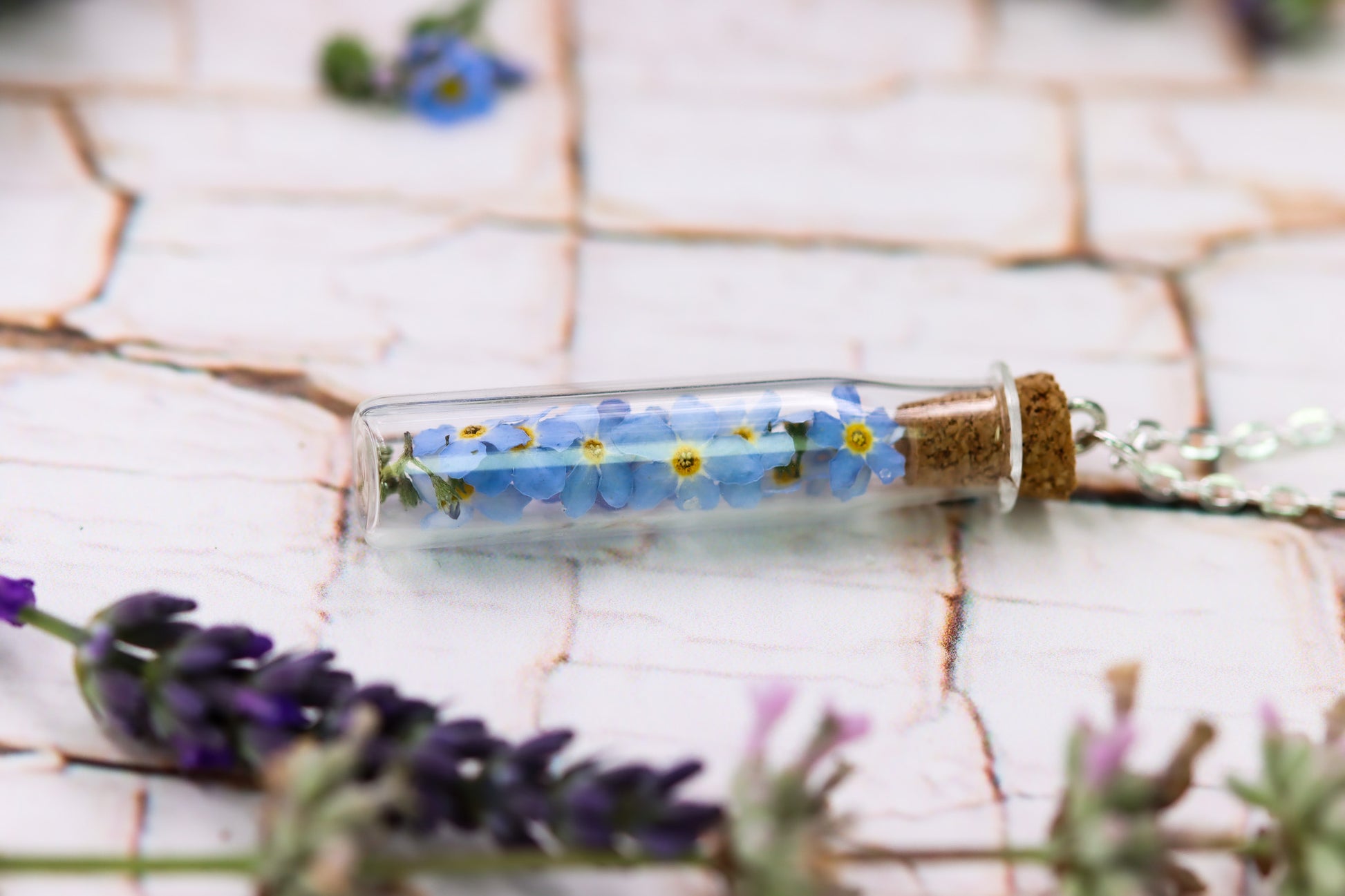 Vergissmeinnicht forgetmenot Schmuck Halskette kreativ jewelry Flasche Kork Flower Bottle long necklace girly Glas Glasflasche Naturschmuck silber silver