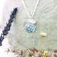 Vergissmeinnicht forgetmenot Epoxidharz Schmuck Halskette silber silver girly flower jewelry Naturschmuck Kugel personalisiert Blättchen Buchstabe personalized