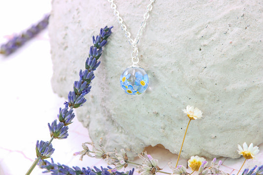 Vergissmeinnicht forgetmenot Blumen Anhänger jewelry Geschenkidee Naturschmuck girlfriend Freundin flowers Halskette Schmuck silber silver Epoxidharz Kugel