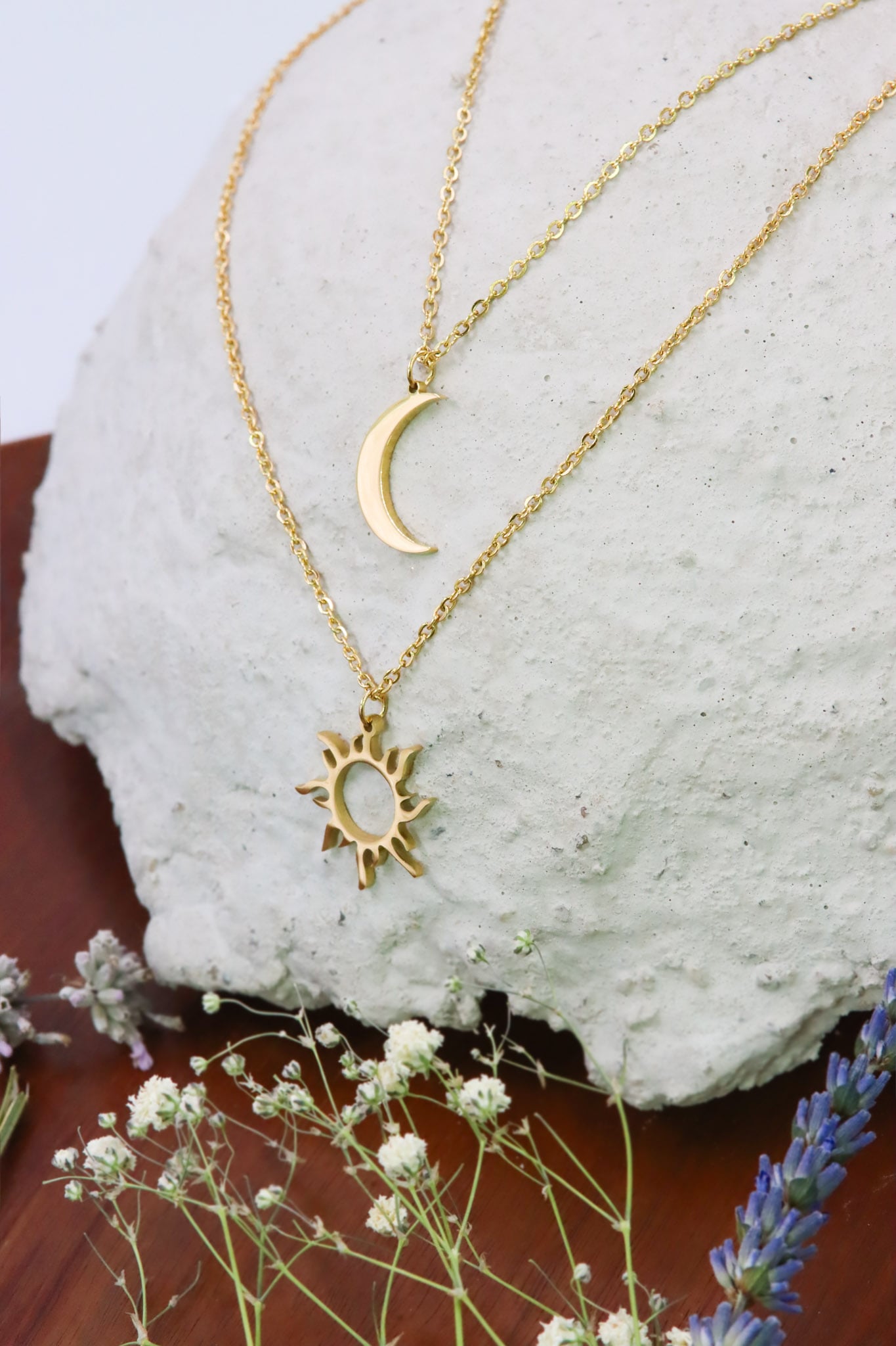 Sonne Mond Halskette Gold Scmuck Edelstahl zeitlos stainlesssteel necklace Sun Moon jewelry shiny glänzend elegant Doppelhalskette