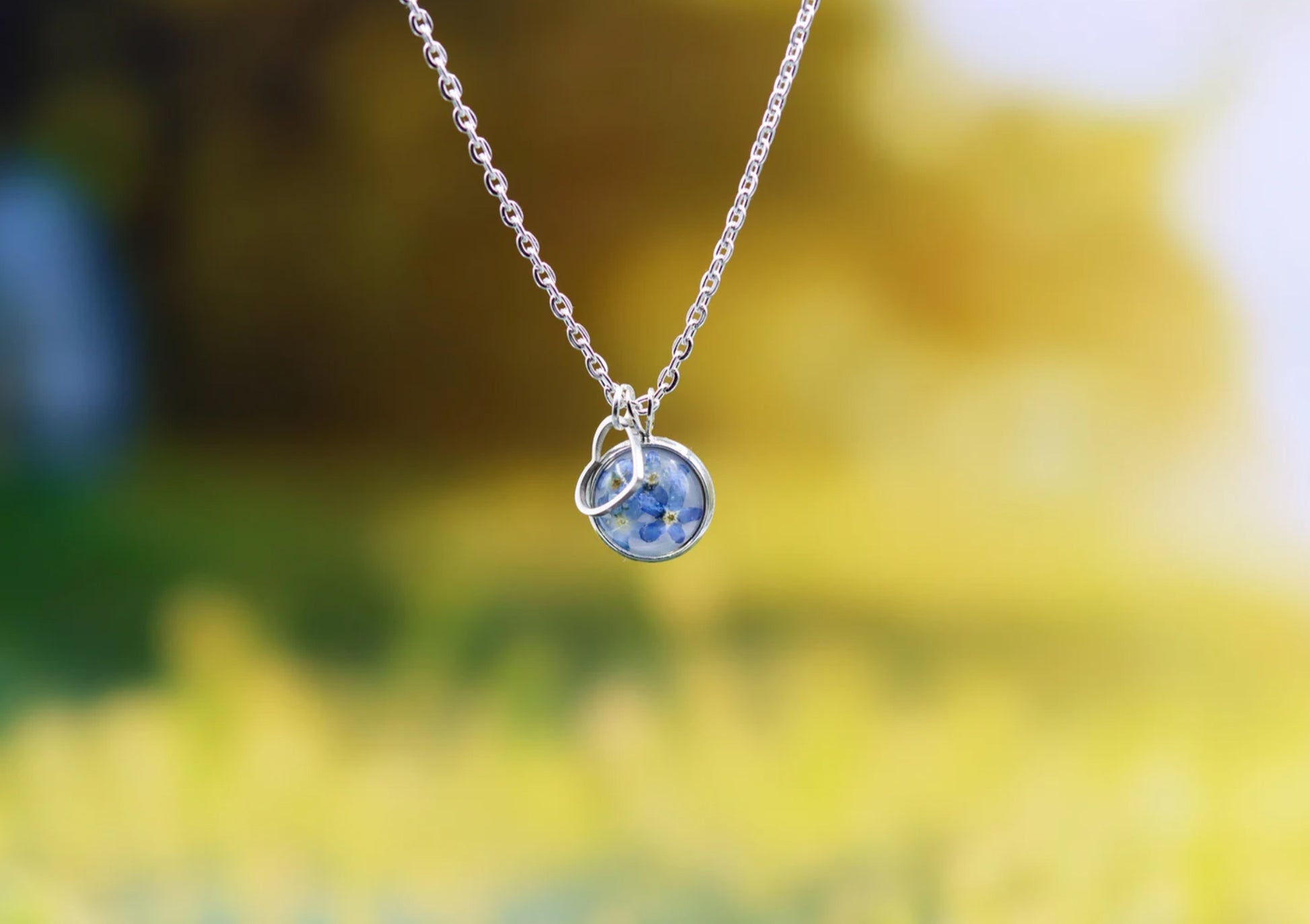 Vergissmeinnicht forgetmenot Blumen Epoxidharz Herz Charm Cabochon Anhänger jewelry silber silver romantic Geschenkidee Naturschmuck girlfriend Freundin heart Herzcharm Herzanhänger flowers Halskette Schmuck