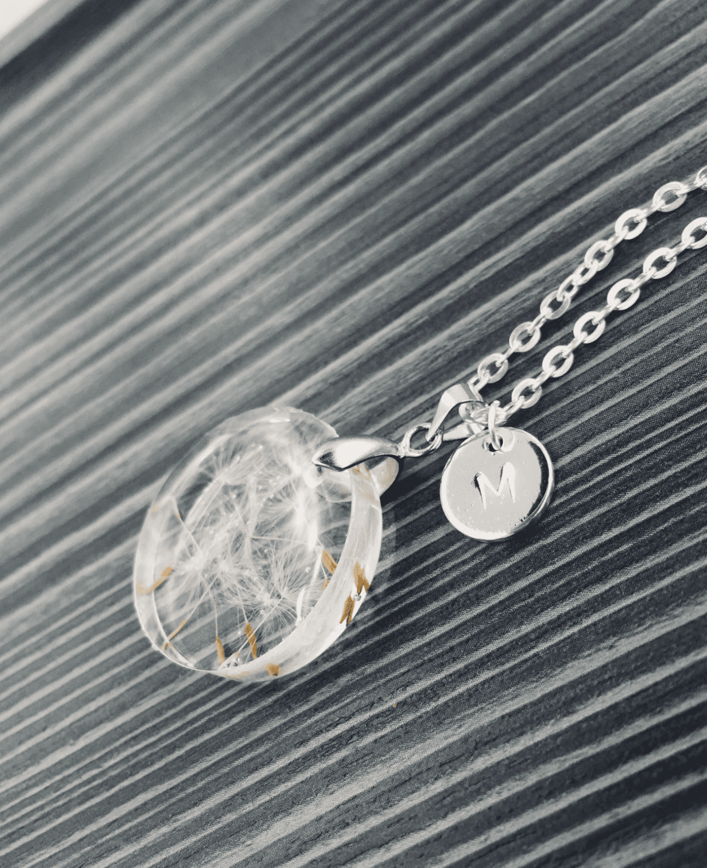 Pusteblumen Dandelion silber Naturschmuck personalisiert Blättchen Buchstabe unique jewelry Epoxidharz Schmuck Halskette personalized