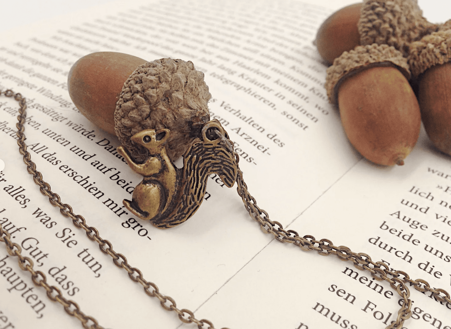 Eichhörnchen Nuss Halskette Bronze Schmuck Herbst Autumn Squirrel Hazelnut Eichel Naturschmuck Animal Charm Anhänger sweet necklace nature jewelry