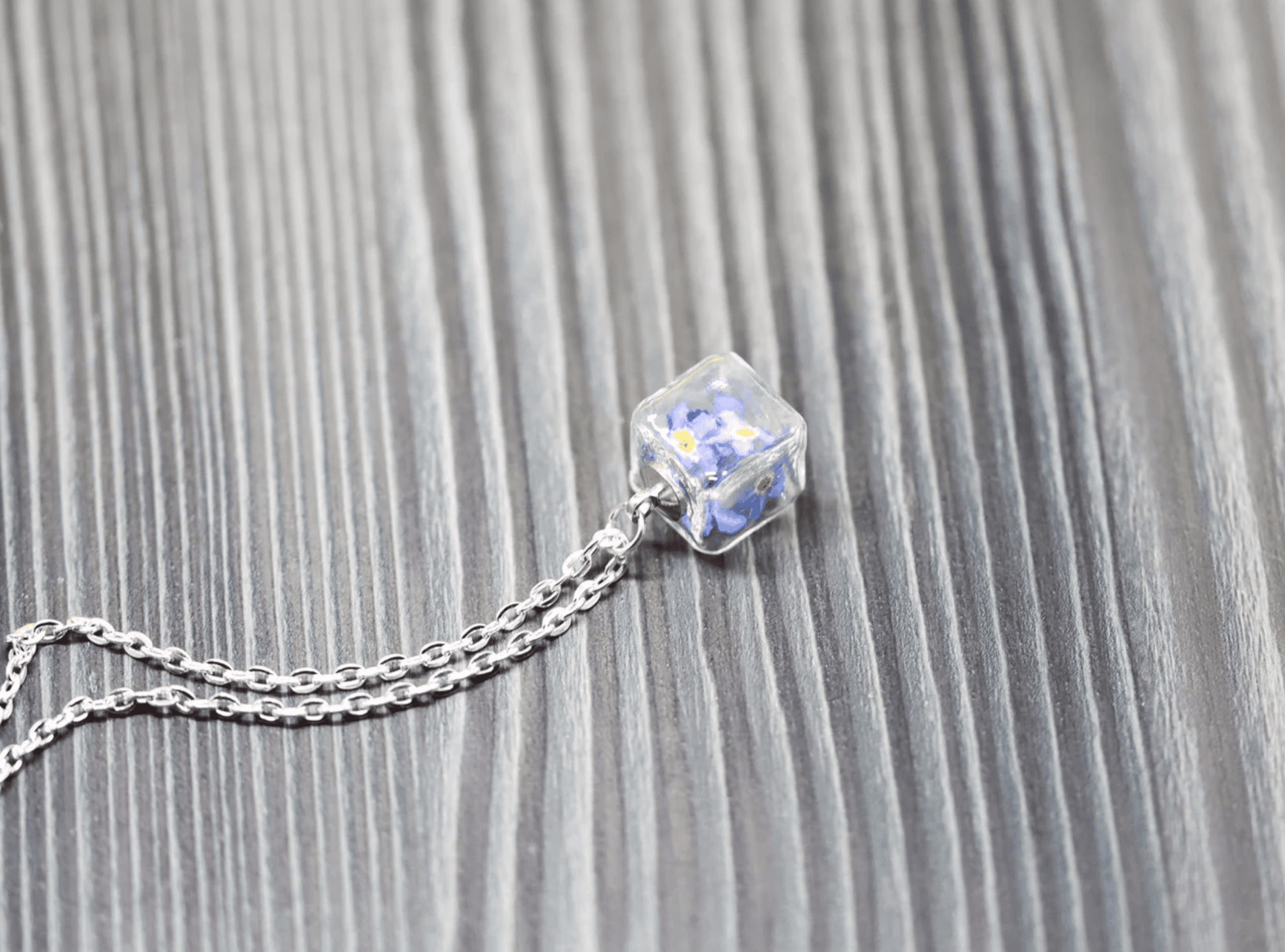 Vergissmeinnicht forgetmenot Glaswürfel Glas Würfel flowers jewelry Schmuck silber silver Halskette cube Naturschmuck Geschenkidee Freundin girly Blumen necklace