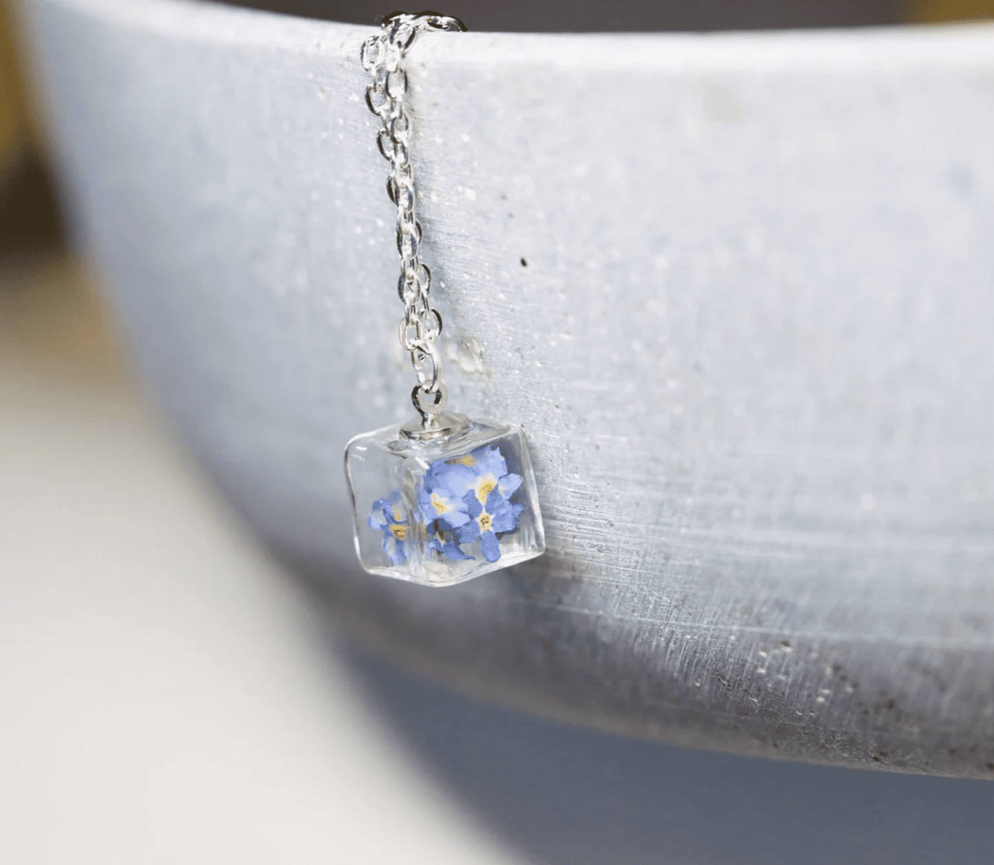 Vergissmeinnicht forgetmenot Glaswürfel Glas Würfel flowers jewelry Schmuck silber silver Halskette cube Naturschmuck Geschenkidee Freundin girly Blumen necklace